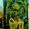 Marion Lucka: Tonfiguren mit Sonnengemälde (1995)